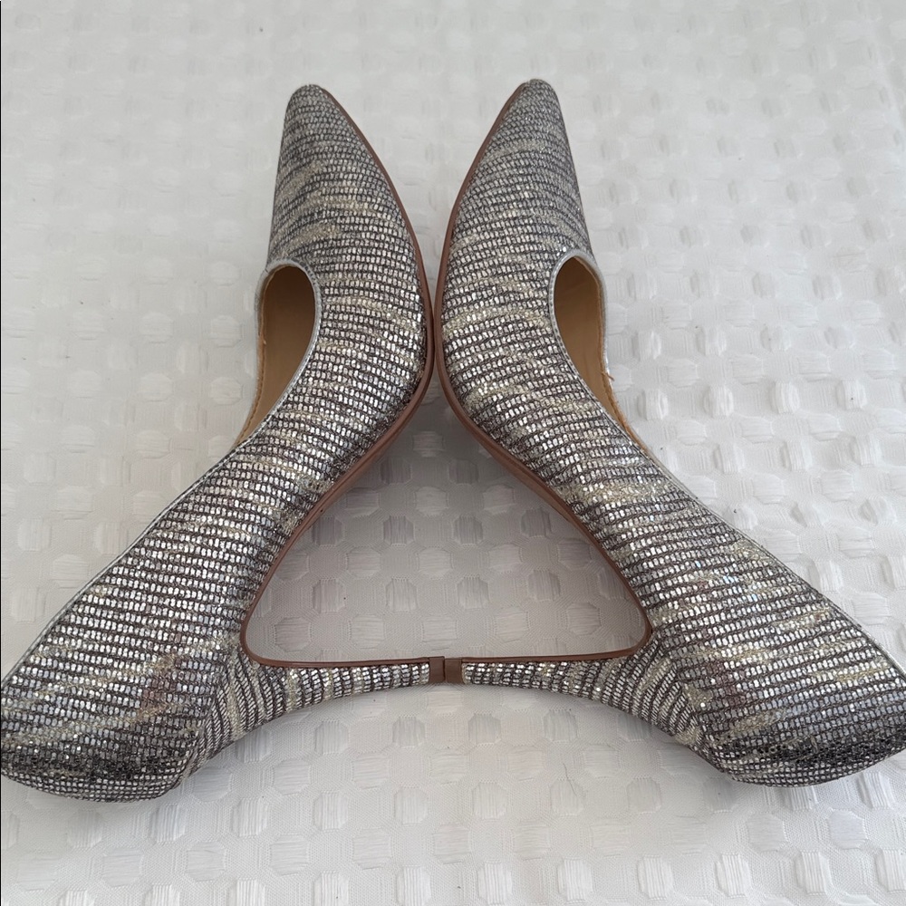 Kelly & Katie Shoes Women's Size 9 Silver Slip-on Pointed Toe Heel Pumps - Picture 2 of 5